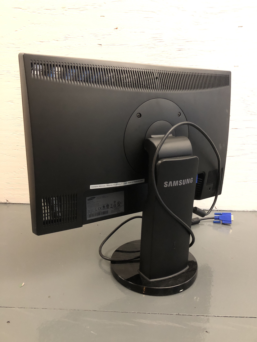 Samsung 24” LCD Monitor - photo 2