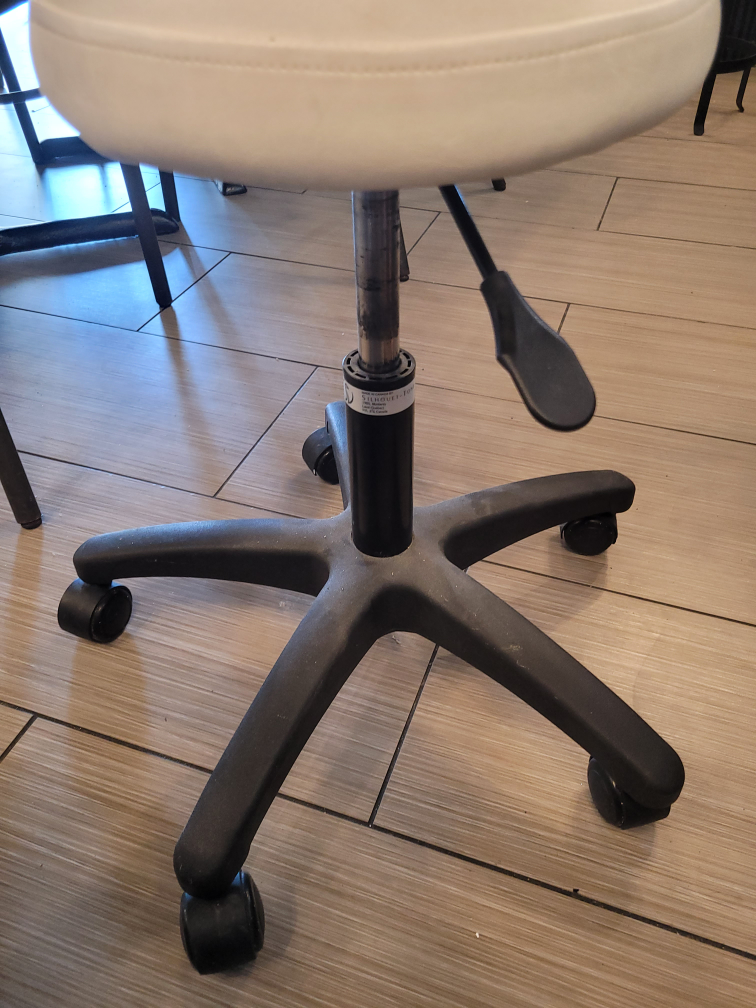 small spinning leather chair - photo 2