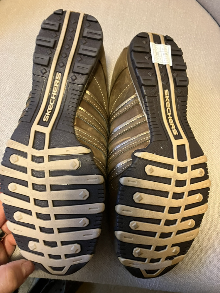 Skechers slip in sneakers size 8.5 - photo 3