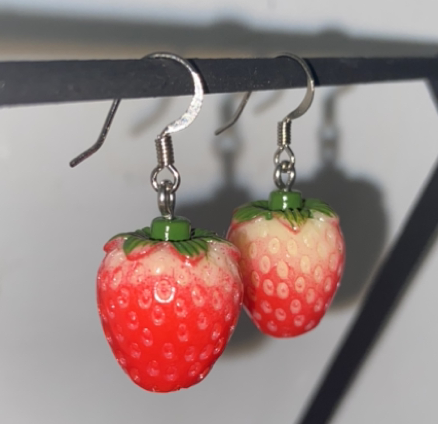 strawberry earrings image indicator(2)