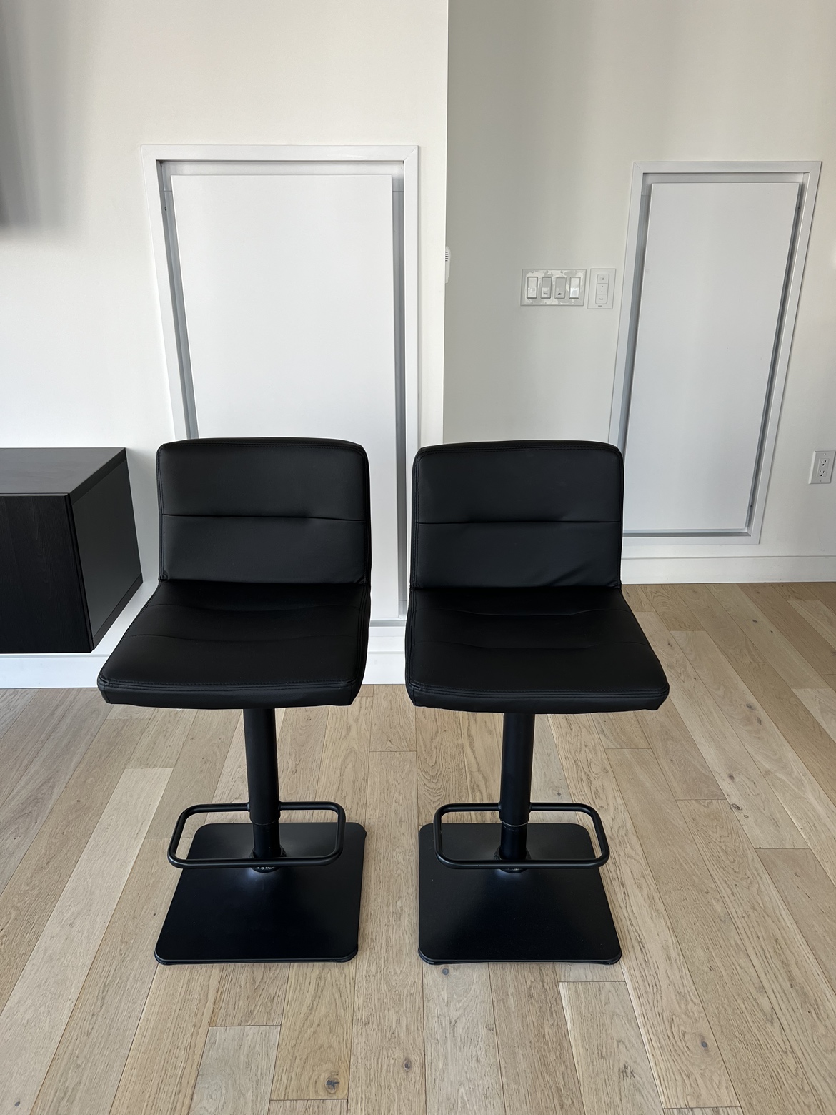 Bouclair Black Leather Adjustable Swivel Bar Stools x2 thumbnail