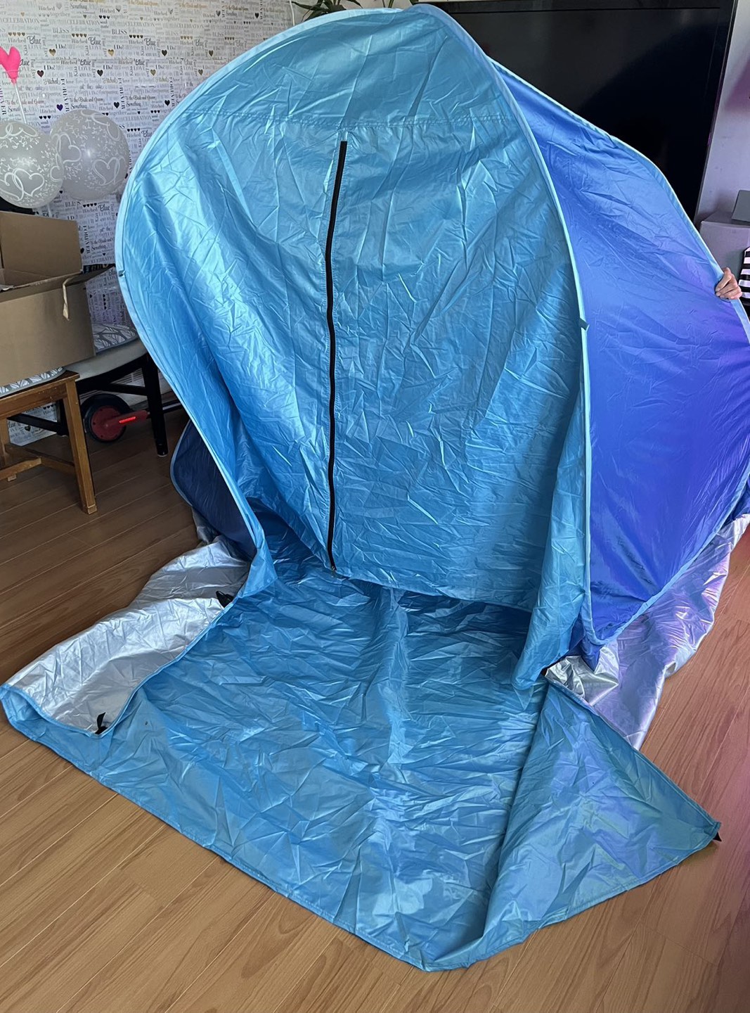 Open pop up tent