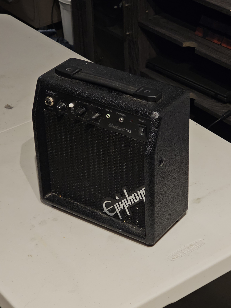 Guitar, Case, and Mini Amp! - photo 4
