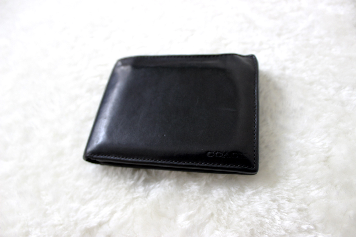 Coach wallet image indicator(2)