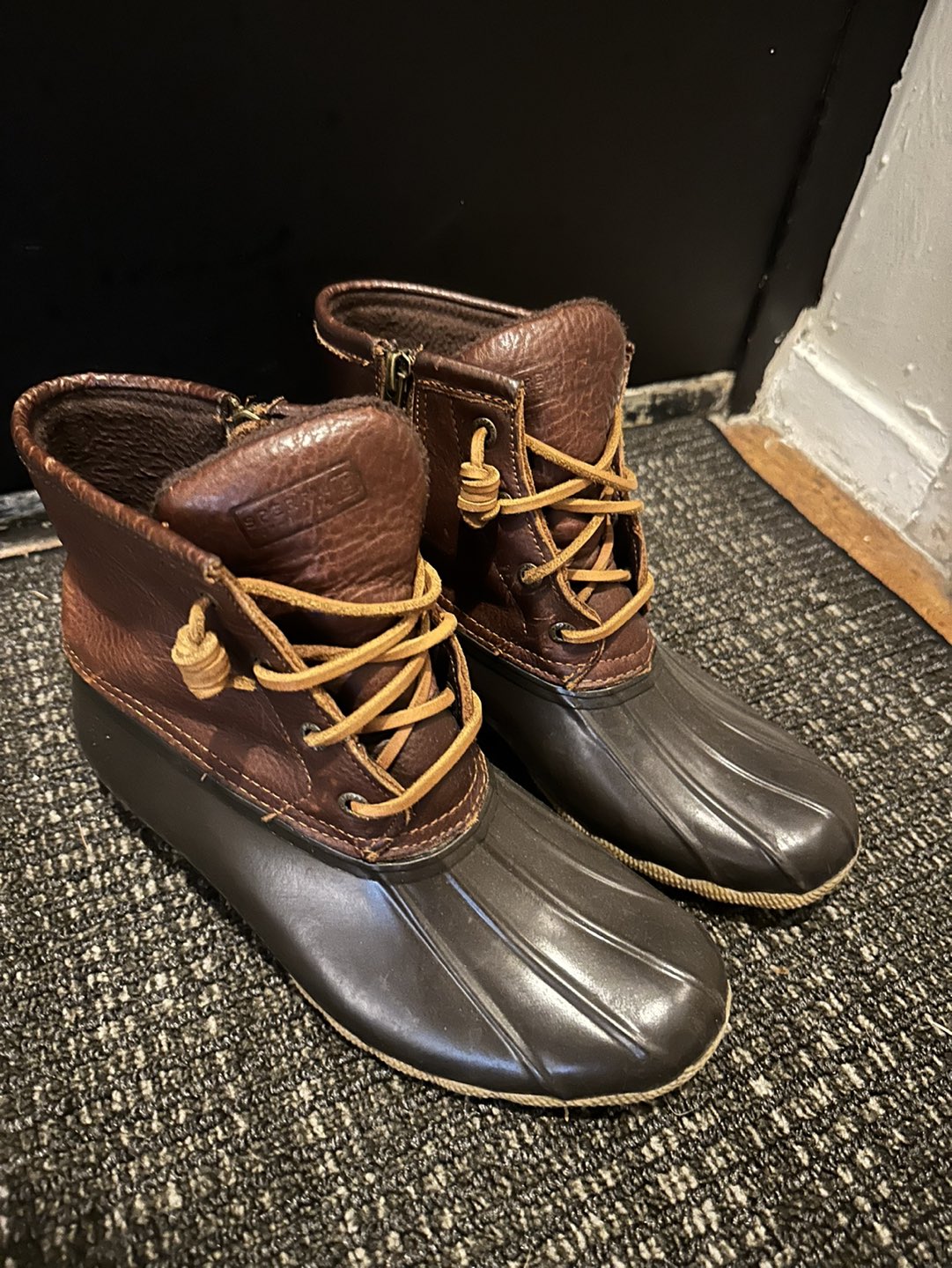 Women’s sperry rainboots size 7 - photo 2