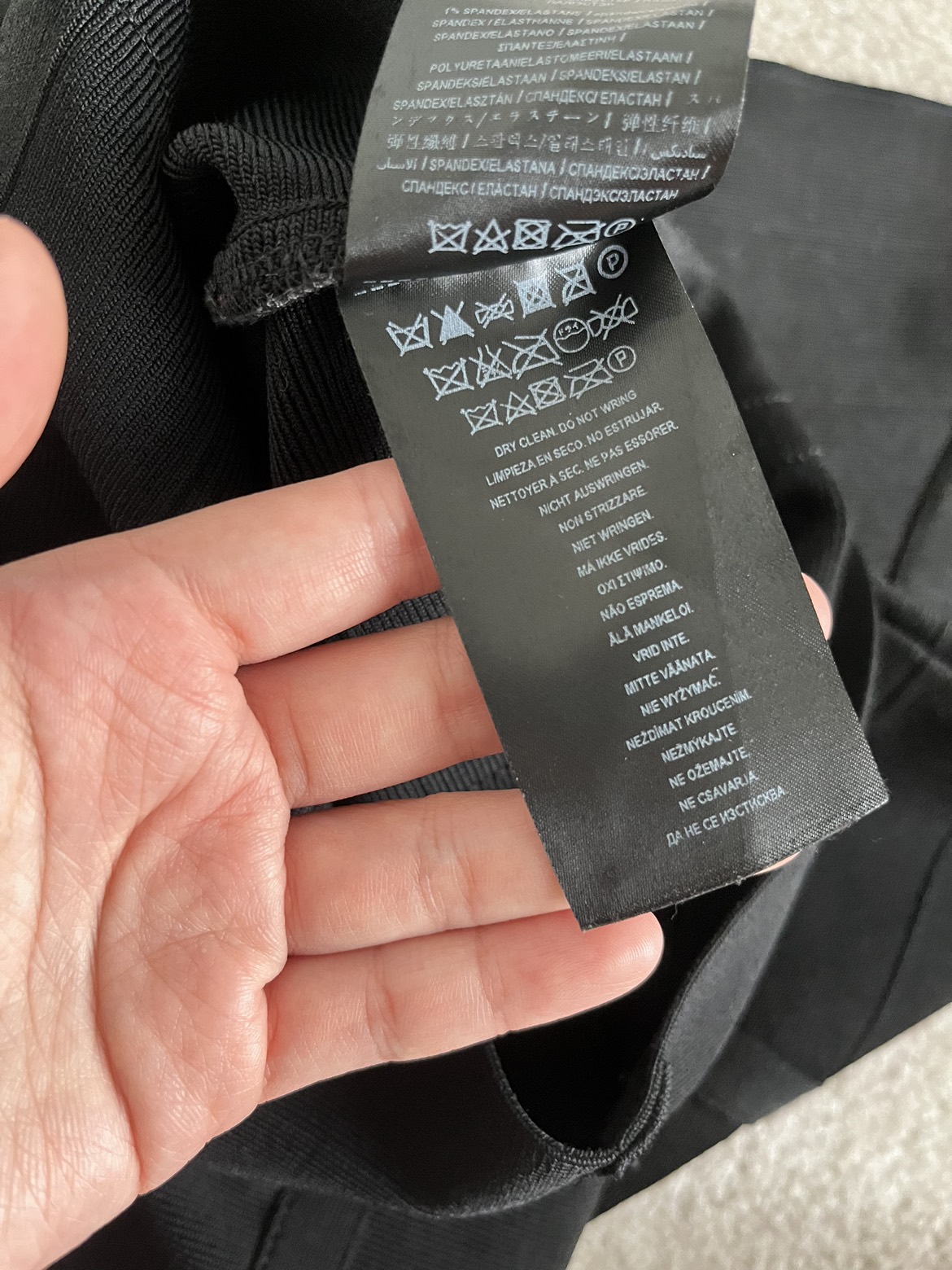 Guess size Medium pencil skirt image indicator(7)