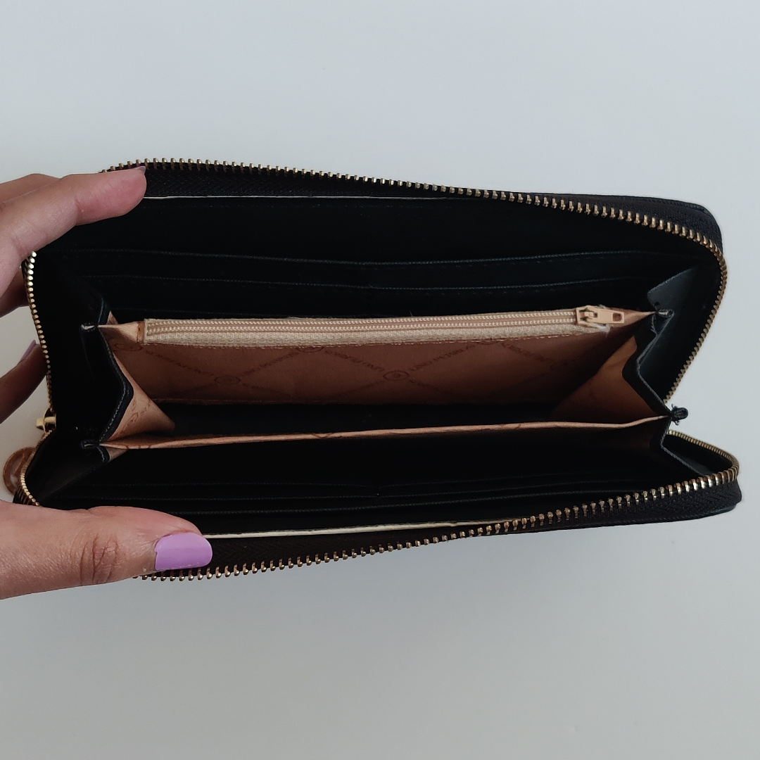 Lino Perros Wallet image indicator(3)