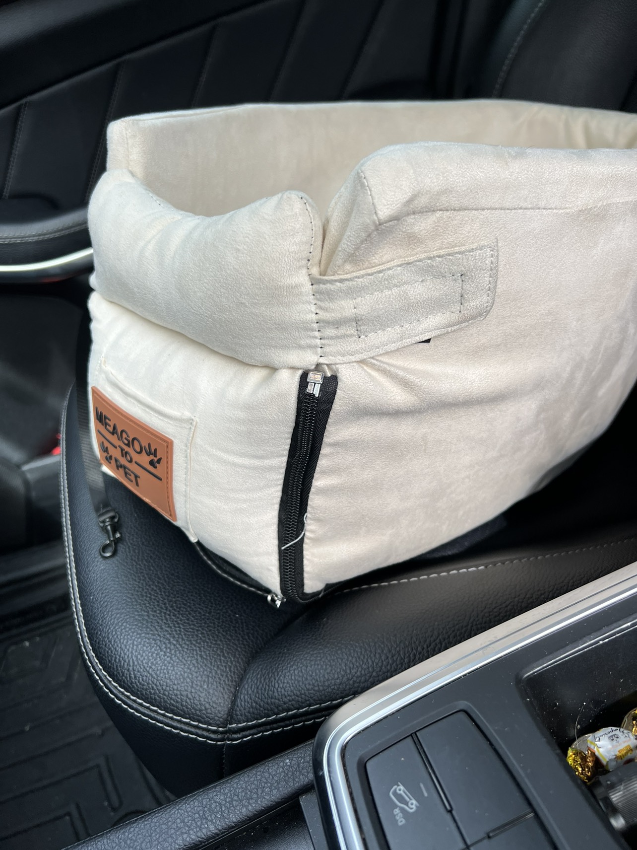 Car console dog seat image indicator(6)