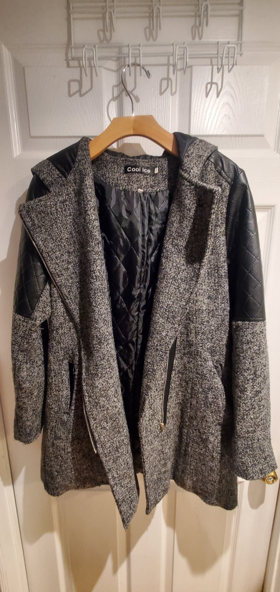 Women's Fall/winter Coat thumbnail