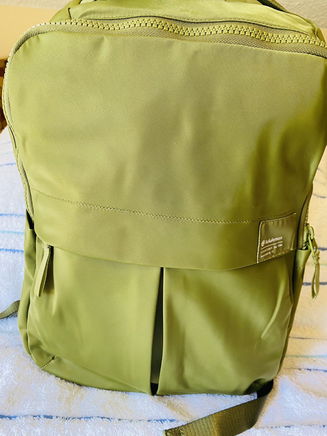 Lululemon BackPack image indicator(2)