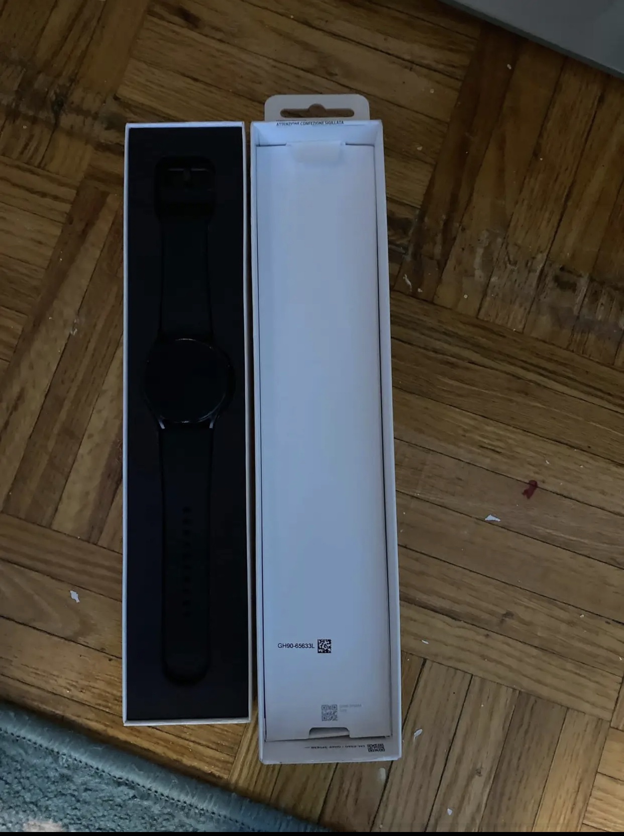 Black Samsung Galaxy watch 4 - photo 2