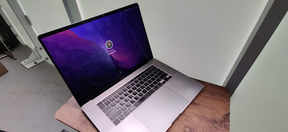 MacBook Pro (16-inch, 2019) - 32 GB RAM / i7