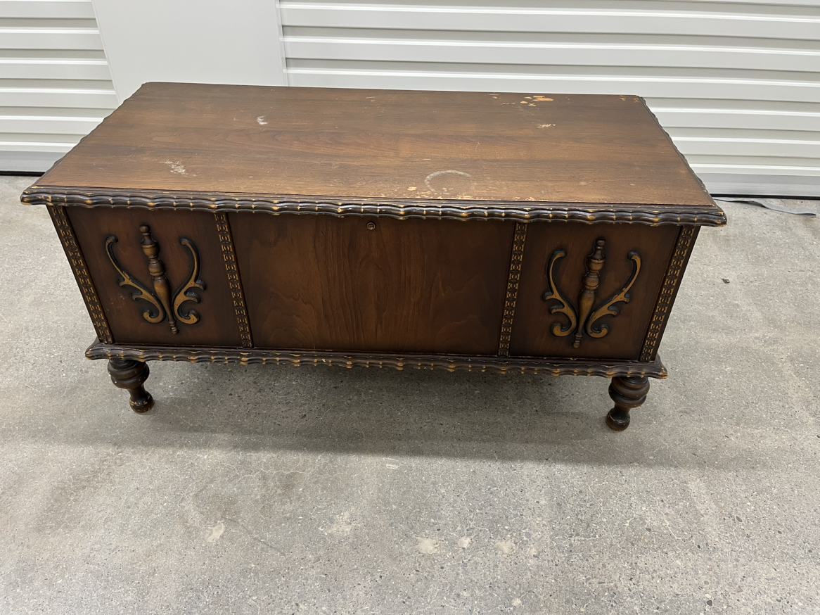 Antique wood blanket box/hope chest