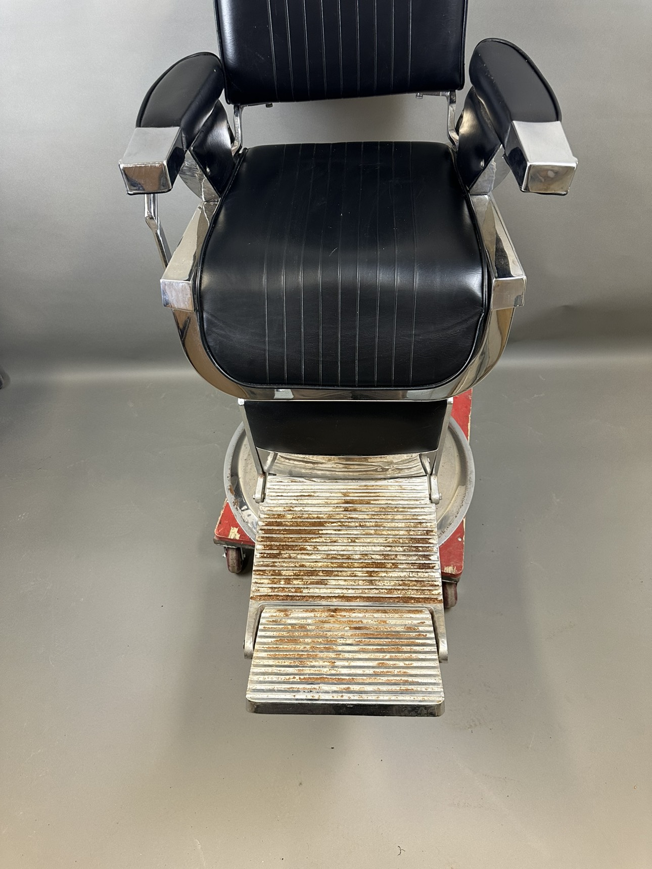 Vintage Sumyield Barber Chair - photo 3