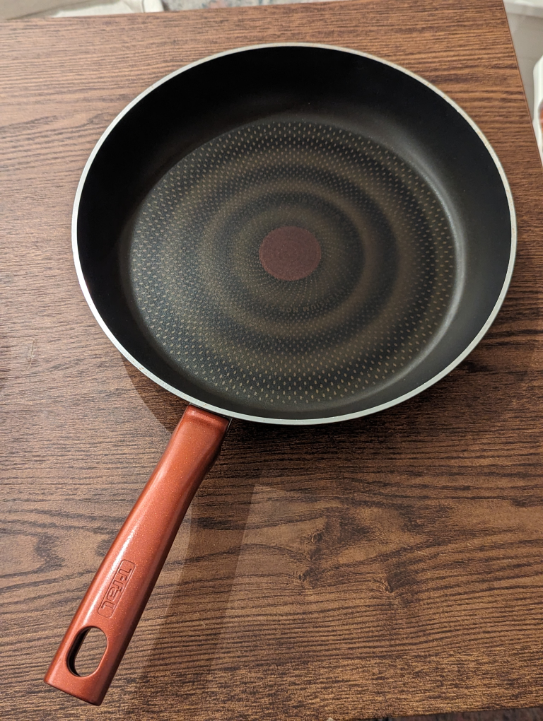 Non-stick 29cm pan from t-fal thumbnail