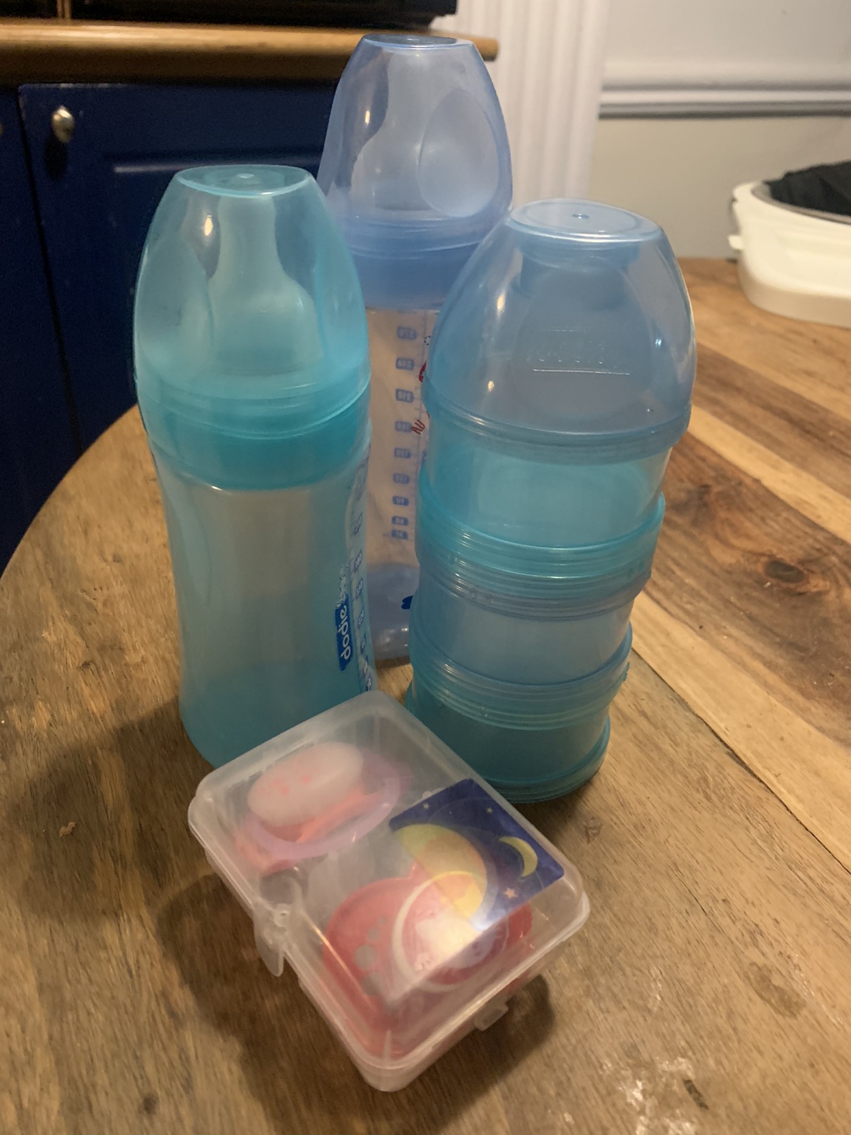 Baby bottles, pacifier and formula dispenser thumbnail