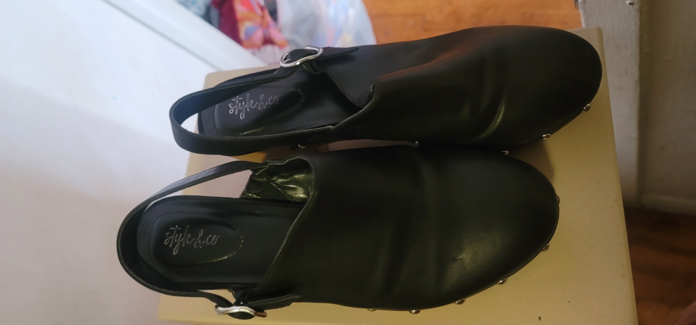 #freecycle  size 7 clogs image indicator(3)