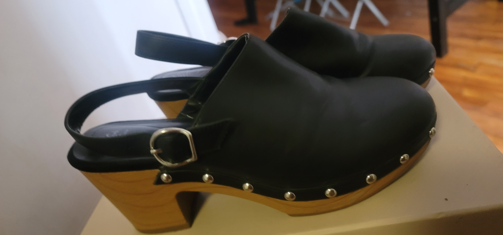 #freecycle  size 7 clogs image indicator(4)