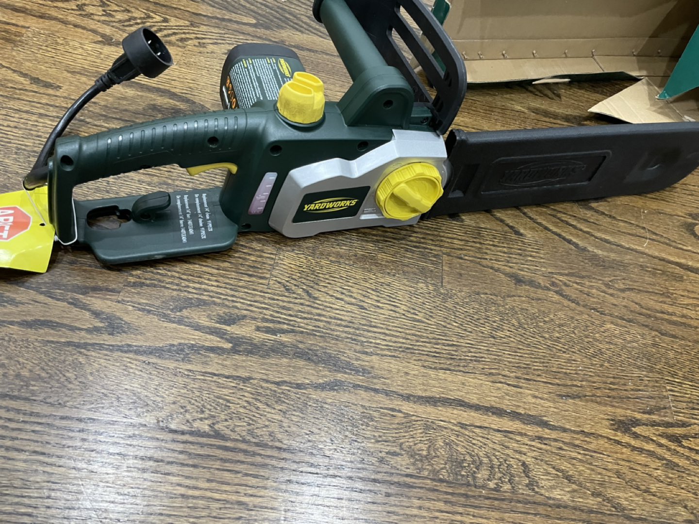 Yardworks 9 Amp Electric Corded Chainsaw, 14-in - photo 5