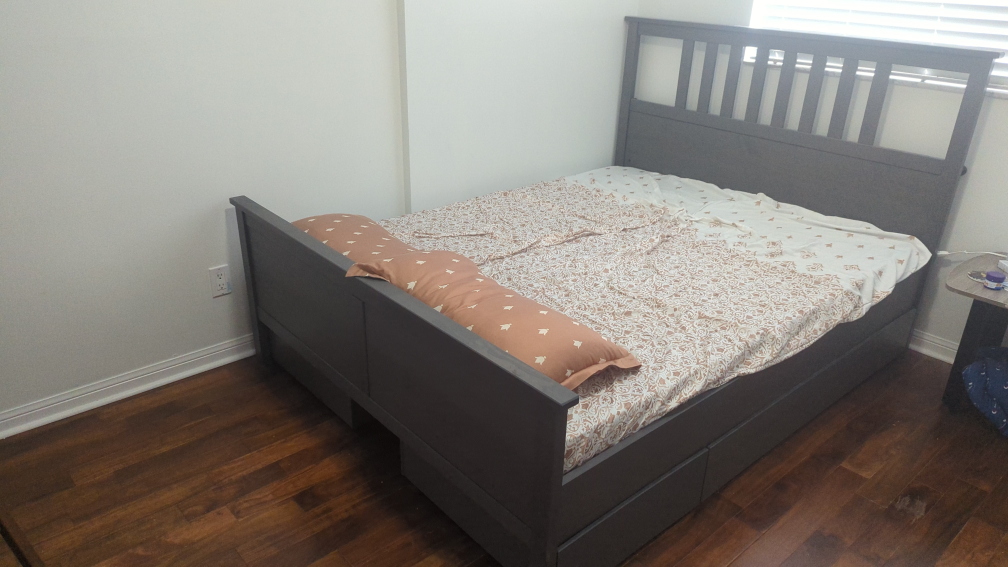 Hemnes IKEA queen's size bed