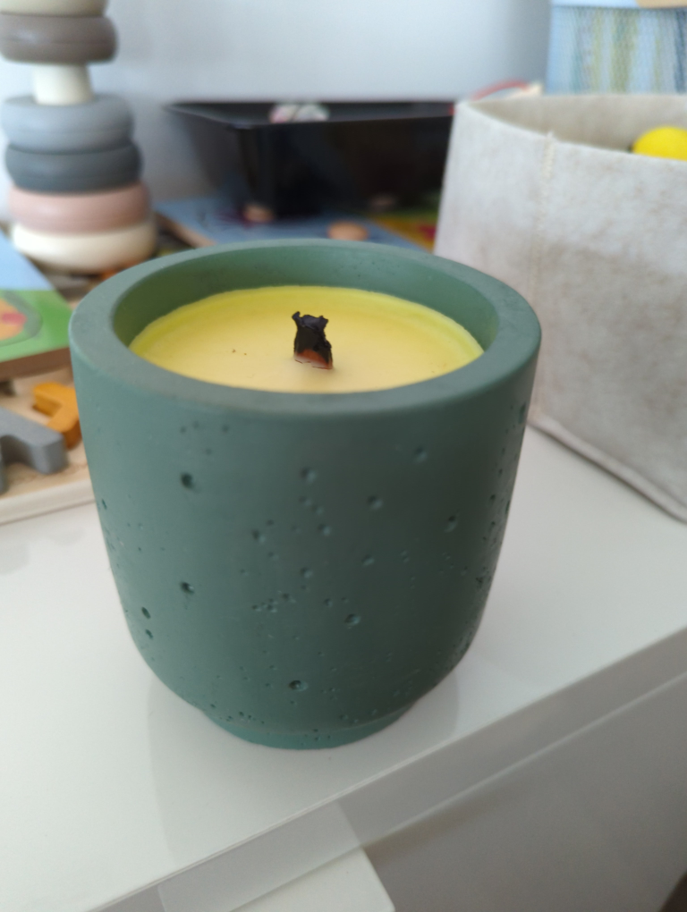 Citrus candle with wood wick thumbnail
