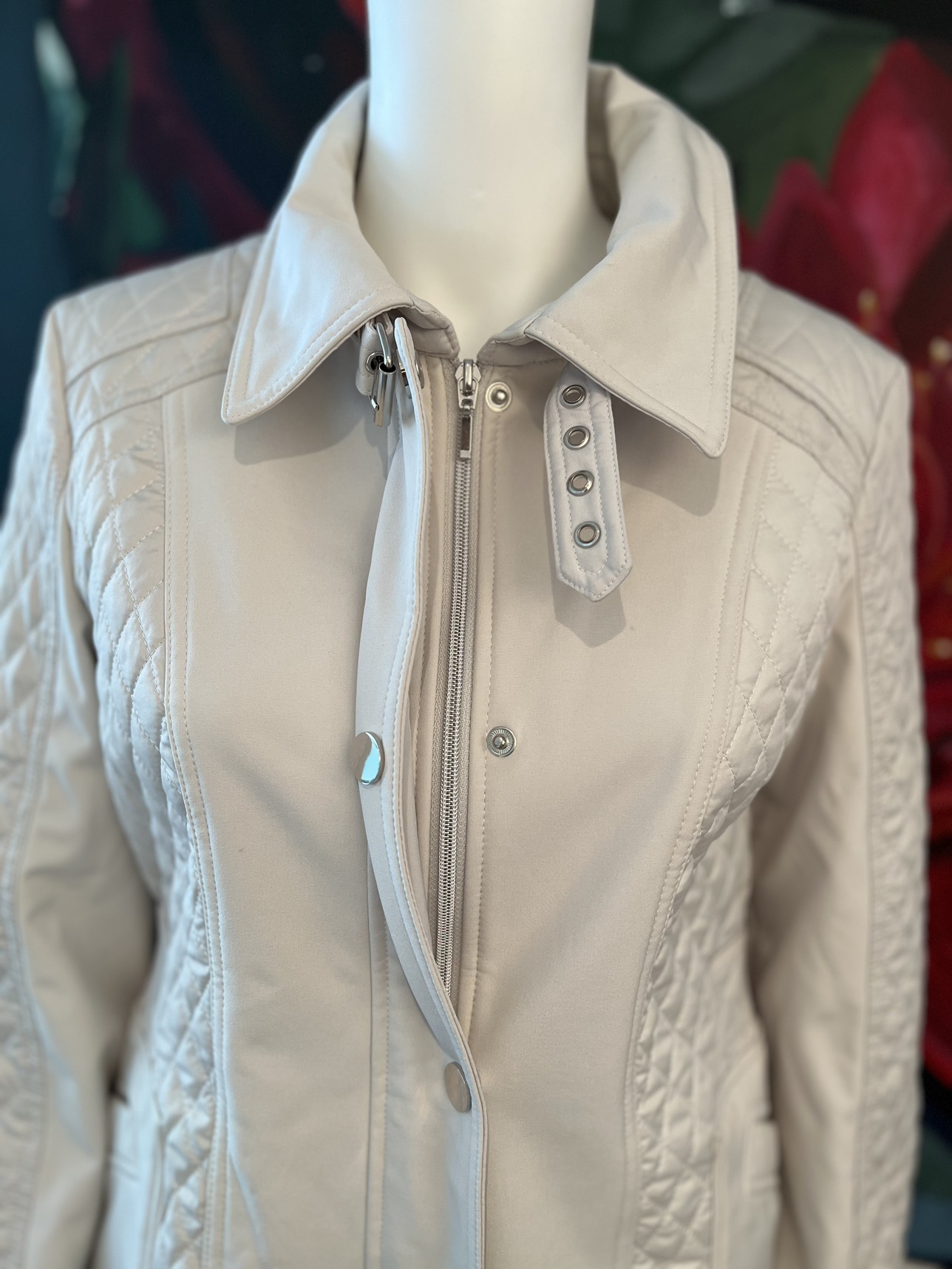 Jacket size small-off white in colour - size S image indicator(2)