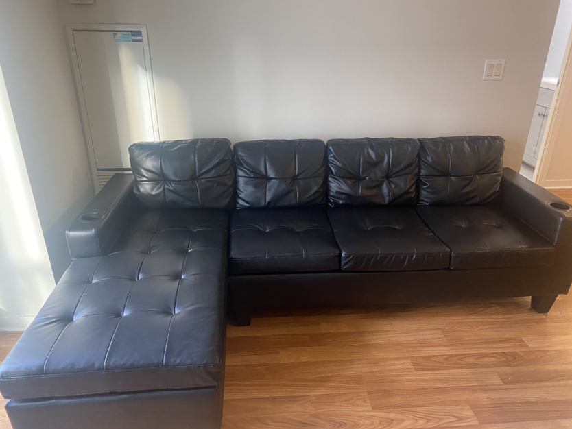 Couch with reversible chaise - photo 3
