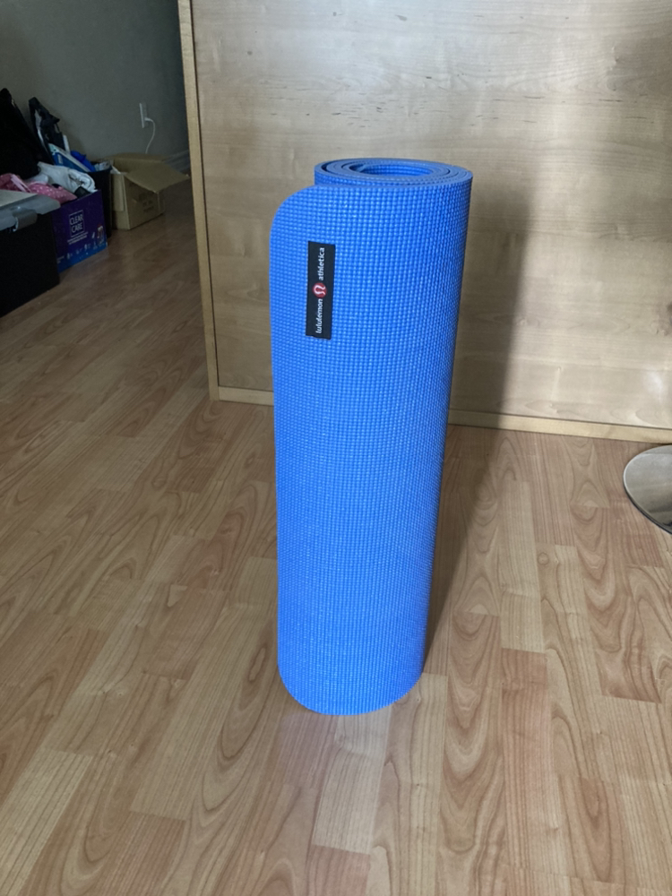 Lululemon yoga mat with bag image indicator(3)