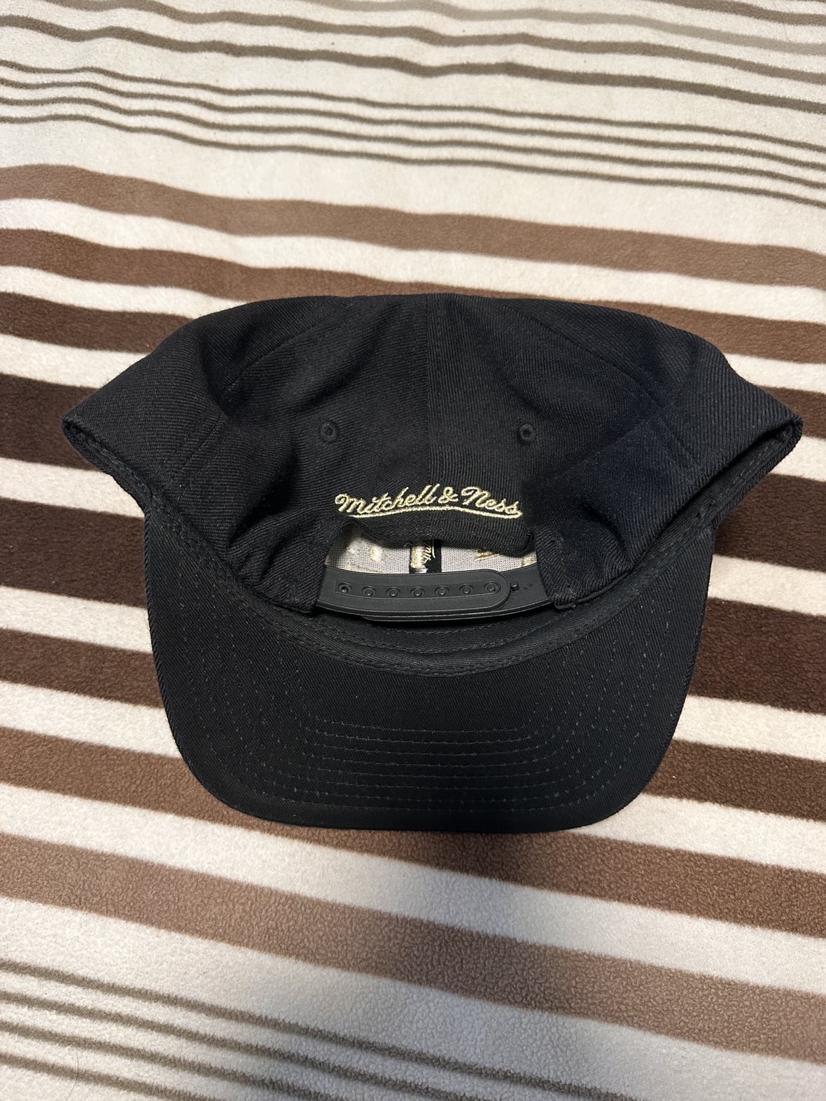 We The North Cap image indicator(2)