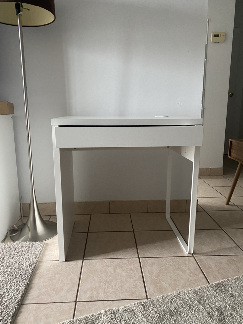 ikea desk - photo 3