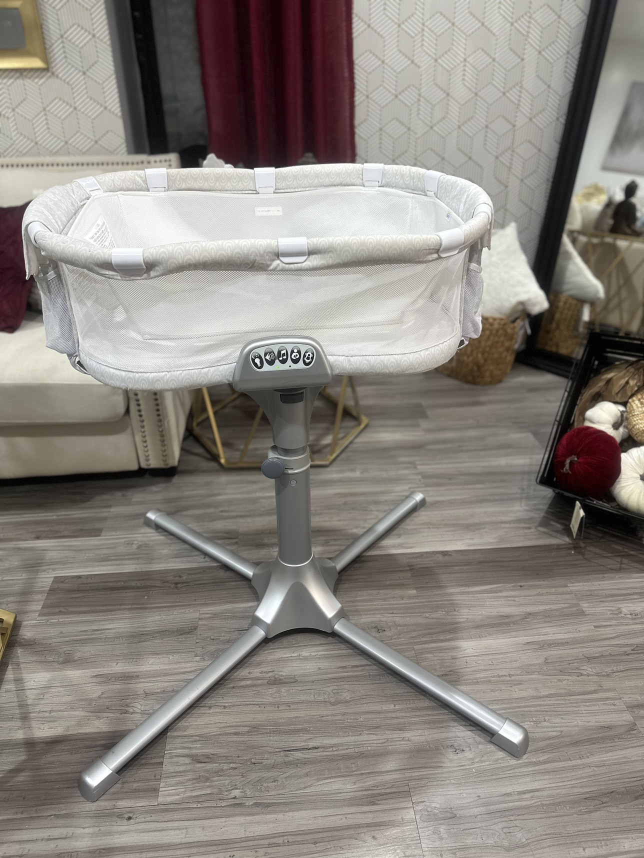 Halo Swivel Bassinet Sleeper - photo 2