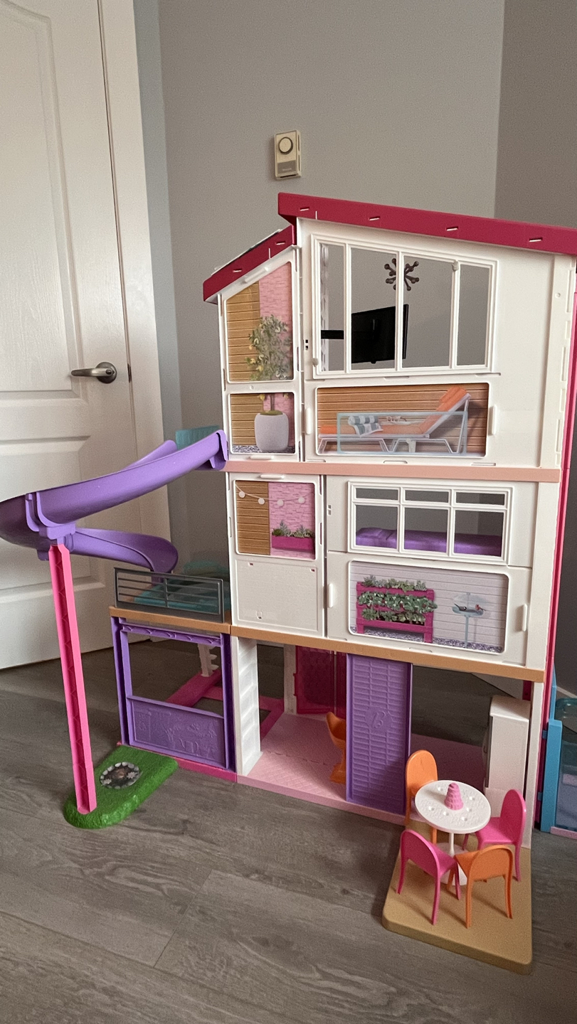Barbie Dream house w/ Chelsea camper & more - photo 3