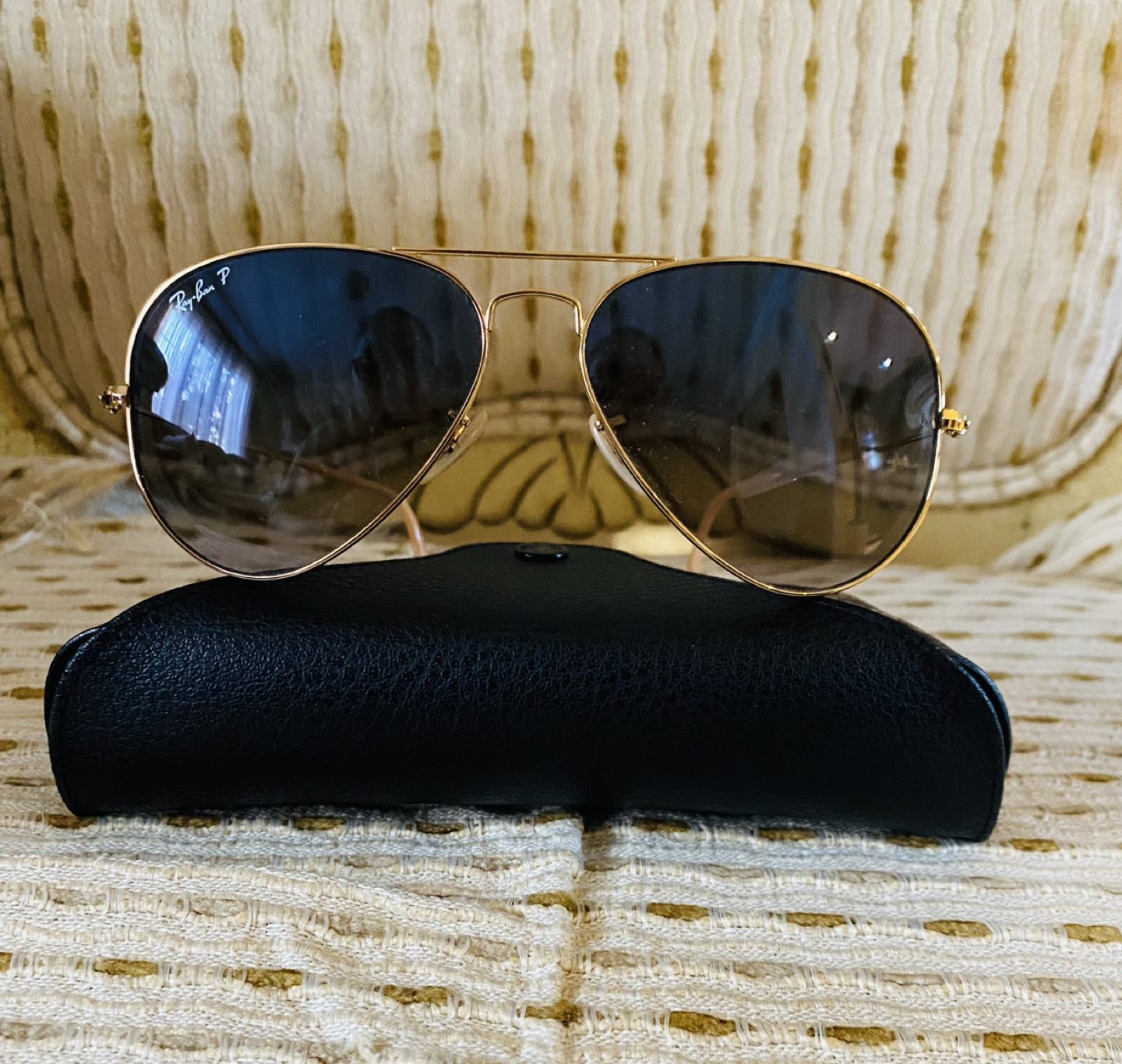 Ray Ban Classic Aviator Sunglasses with Polarized Lenses thumbnail