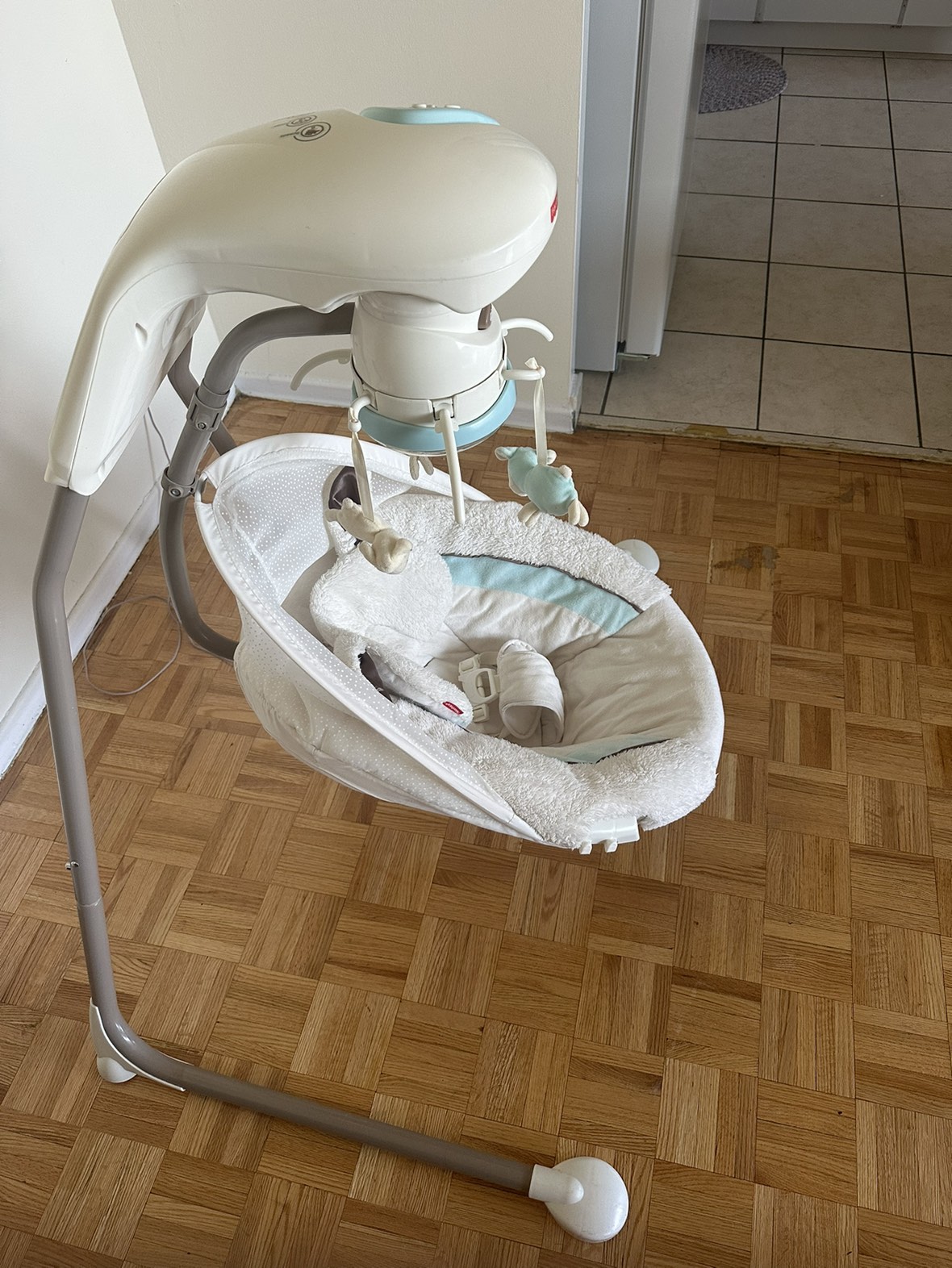 Fisher Price Baby Swing - photo 3