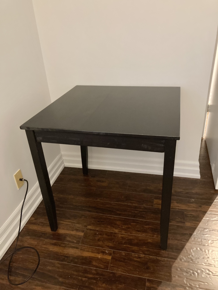2 seaters table