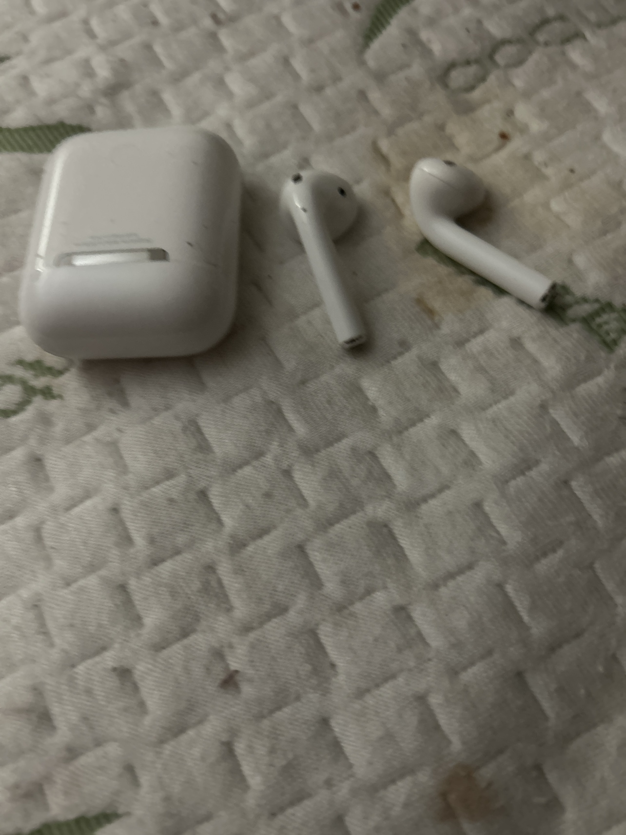 Apple series 2 AirPods - photo 2