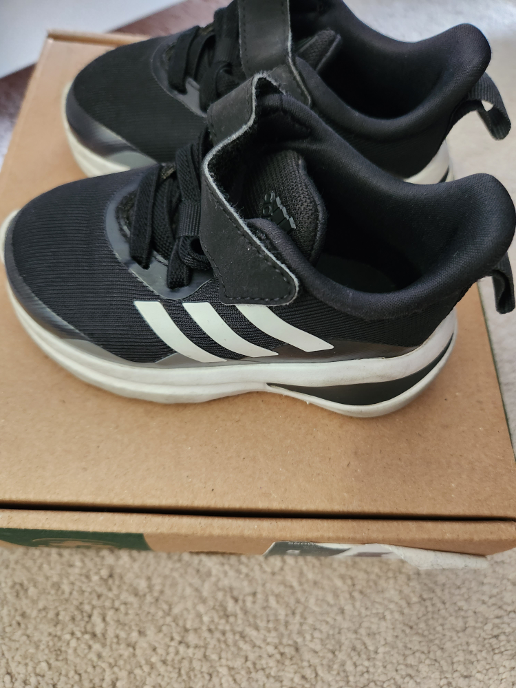 kids sneakers thumbnail