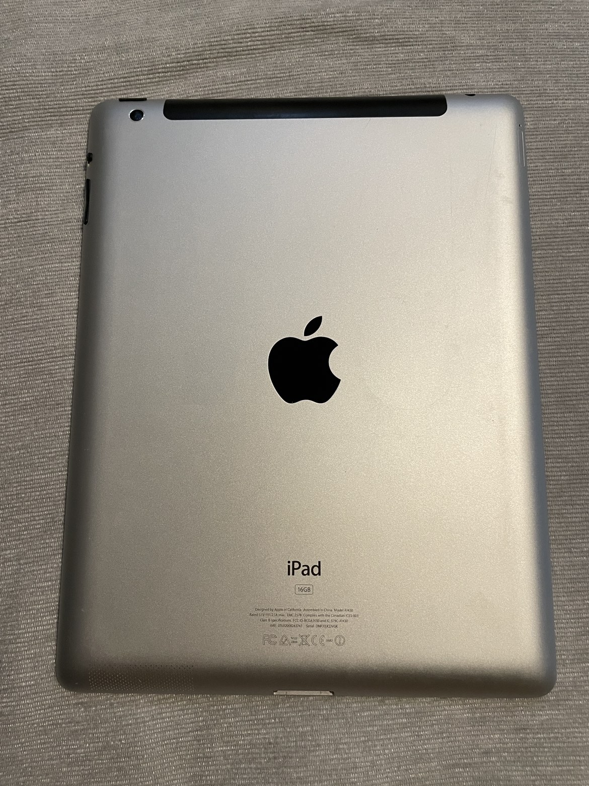 IPAD (cellular + wifi), 16GB, no scratch, great battery - photo 2