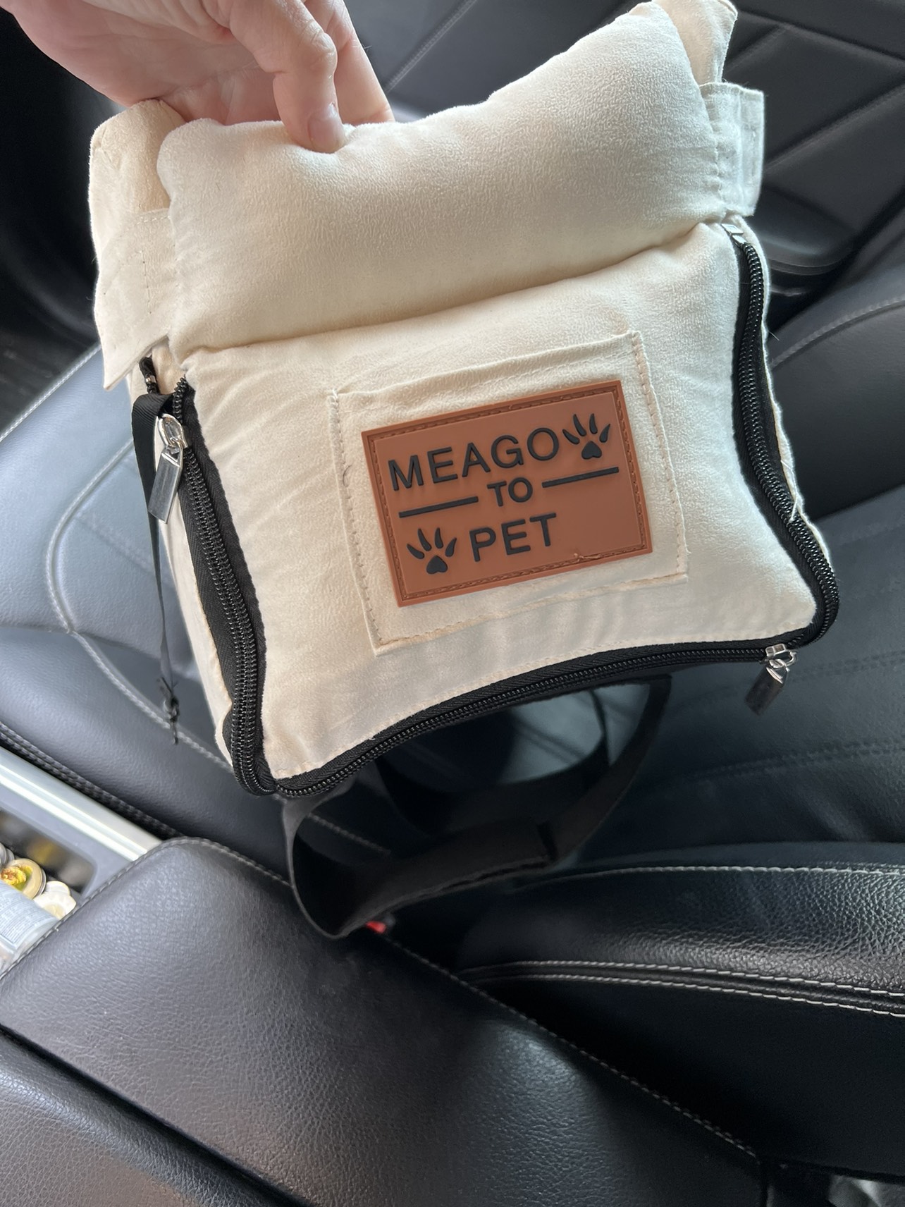 Car console dog seat image indicator(2)