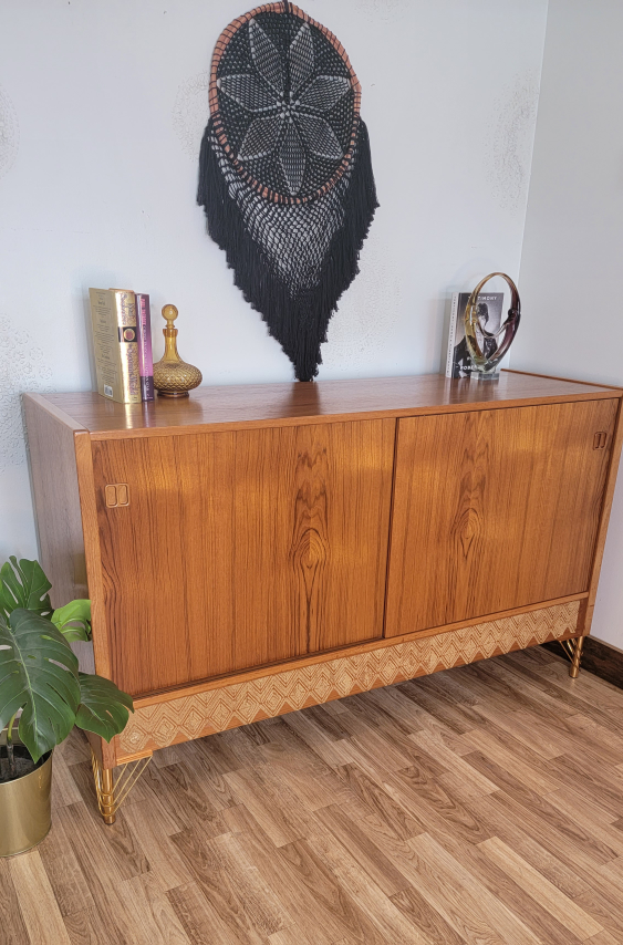 Danish MCM teak sideboard / Buffet