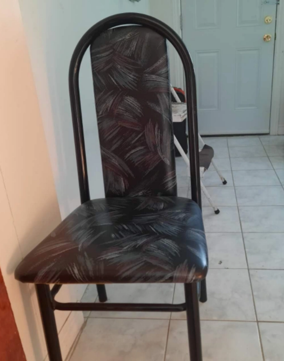 Dinning table with 4 chairs - photo 3