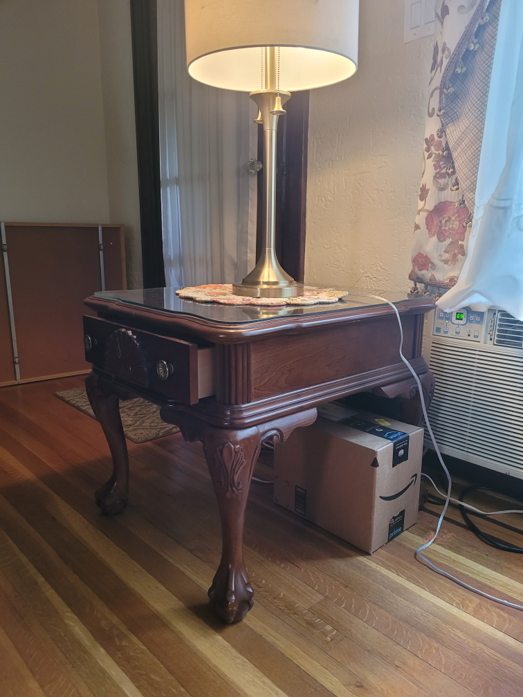 square wooden end table - photo 2