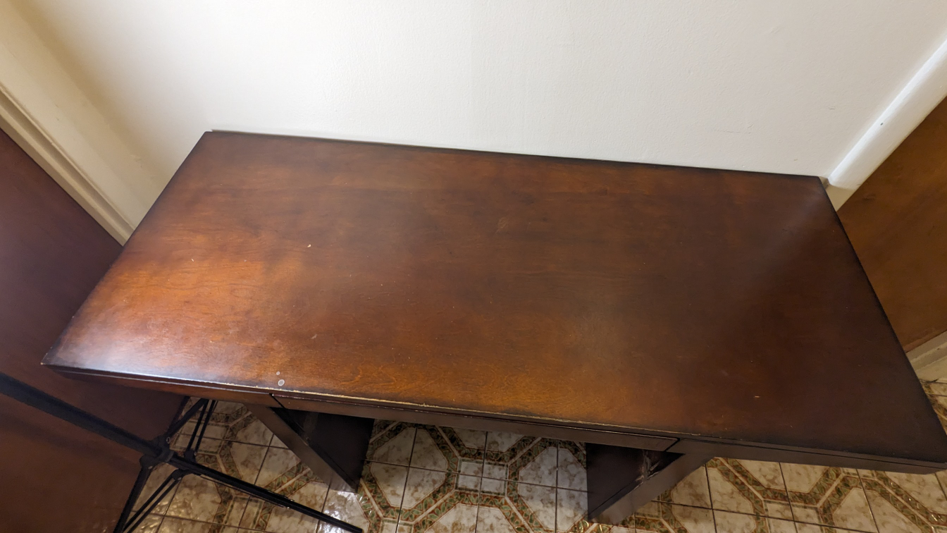Desk - photo 2