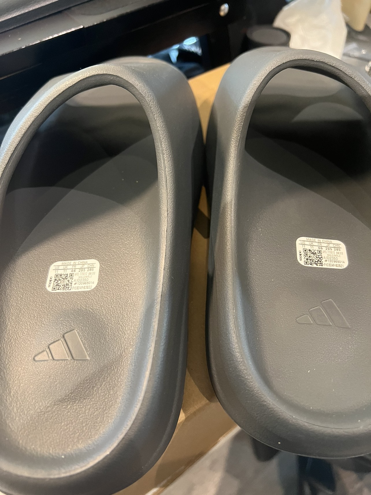 Yeezy slides - photo 4