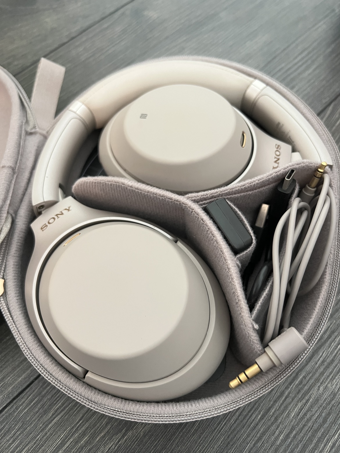 Noise Cancelling Headphones (Sony WH-1000XM3) thumbnail