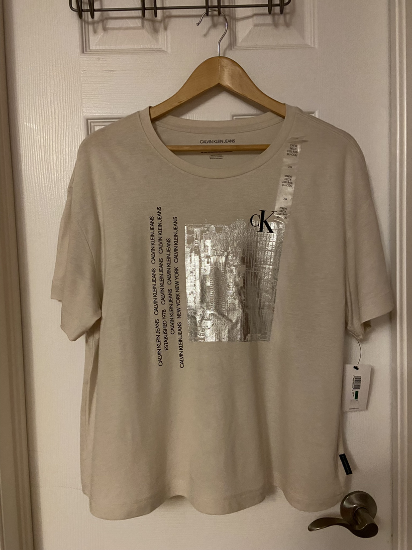 Calvin Klein Women’s Graphic T-shirt size L