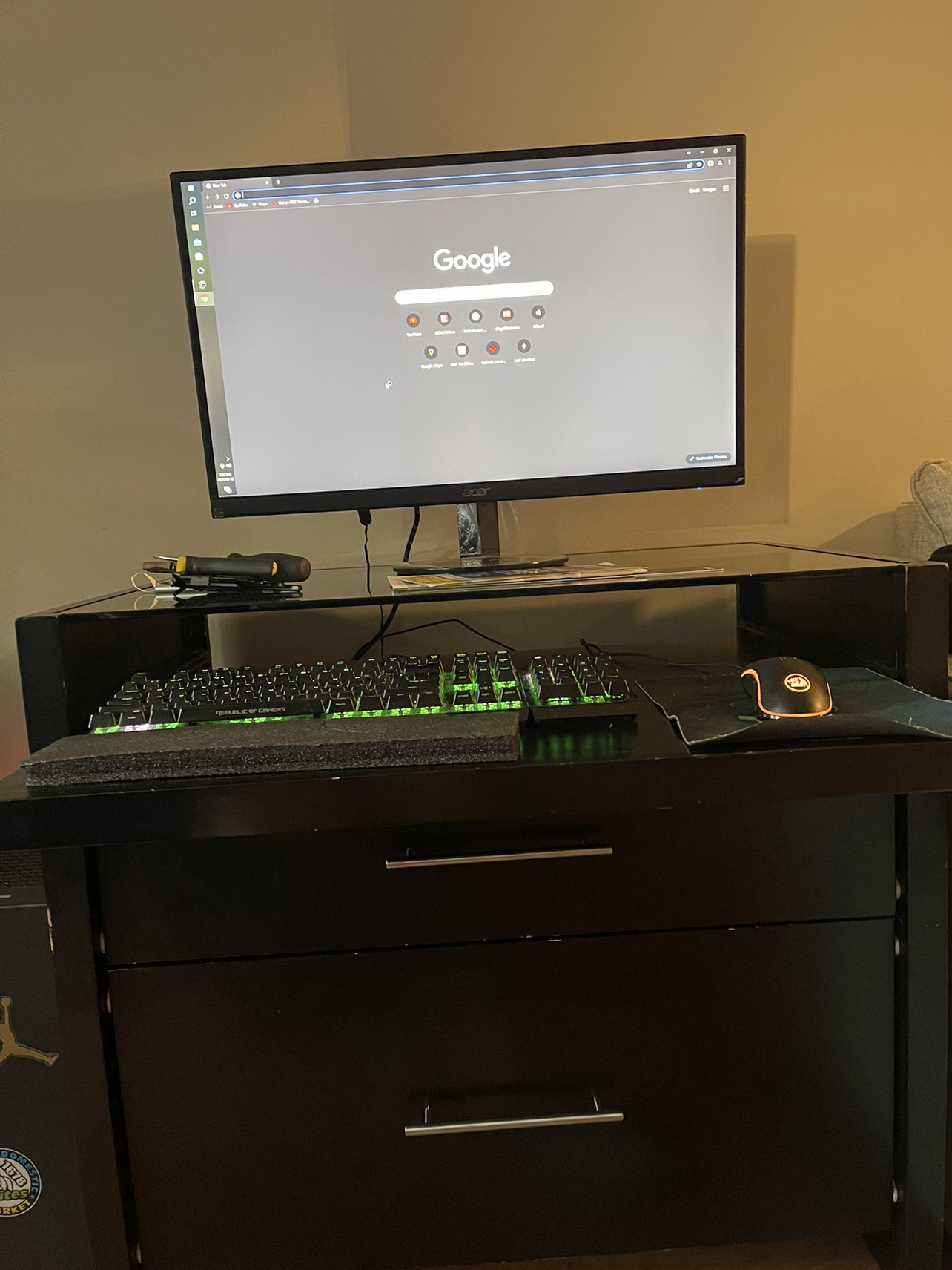Computer desk