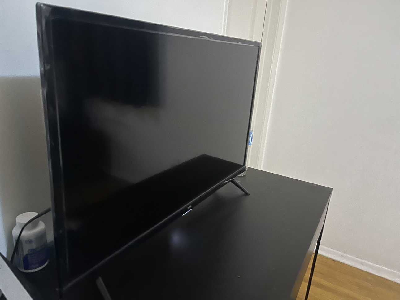 32 Inch Smart TV with Remote; Moving sale