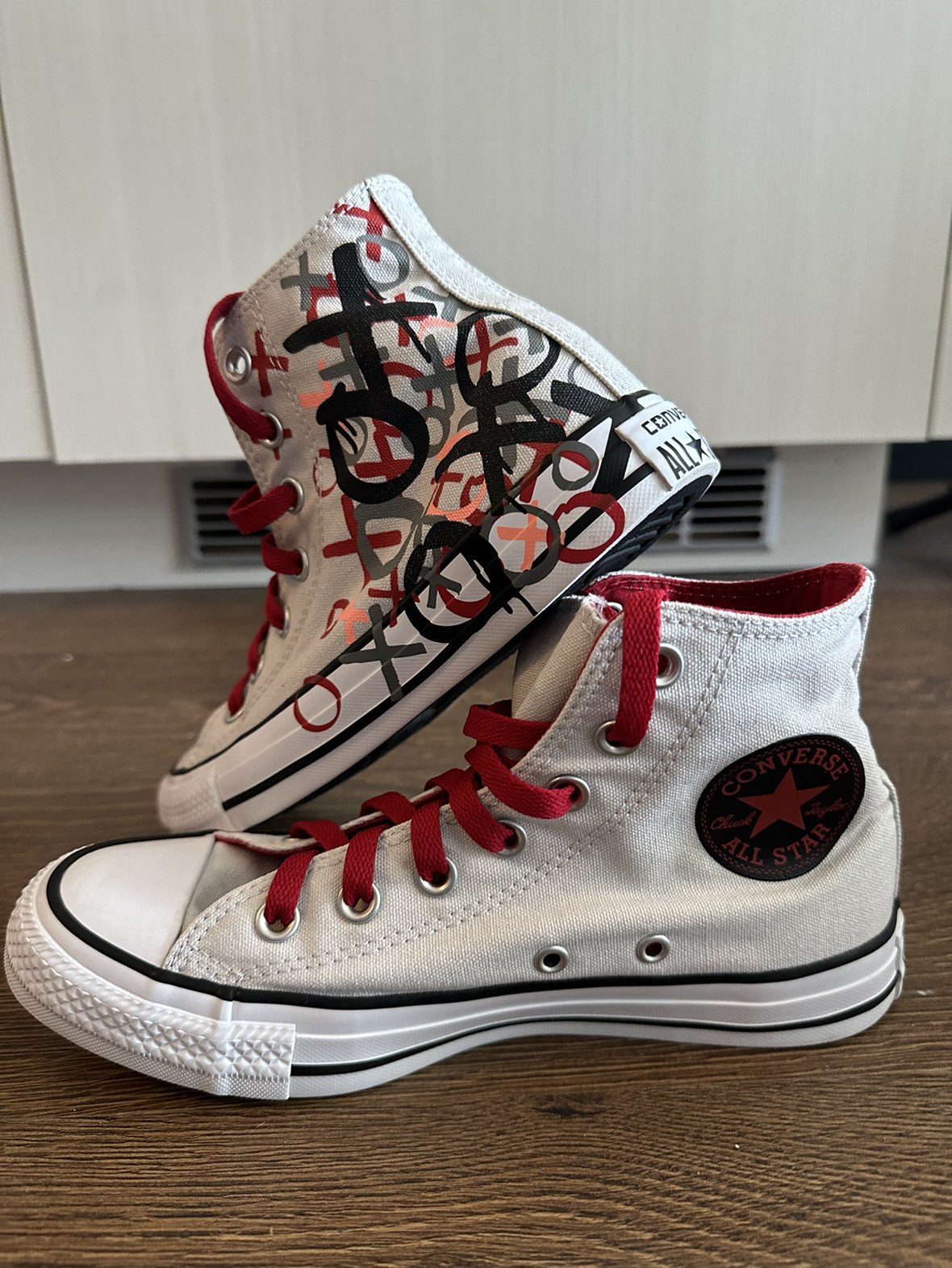 New Unique Converse High Top Sneakers Size 6.5