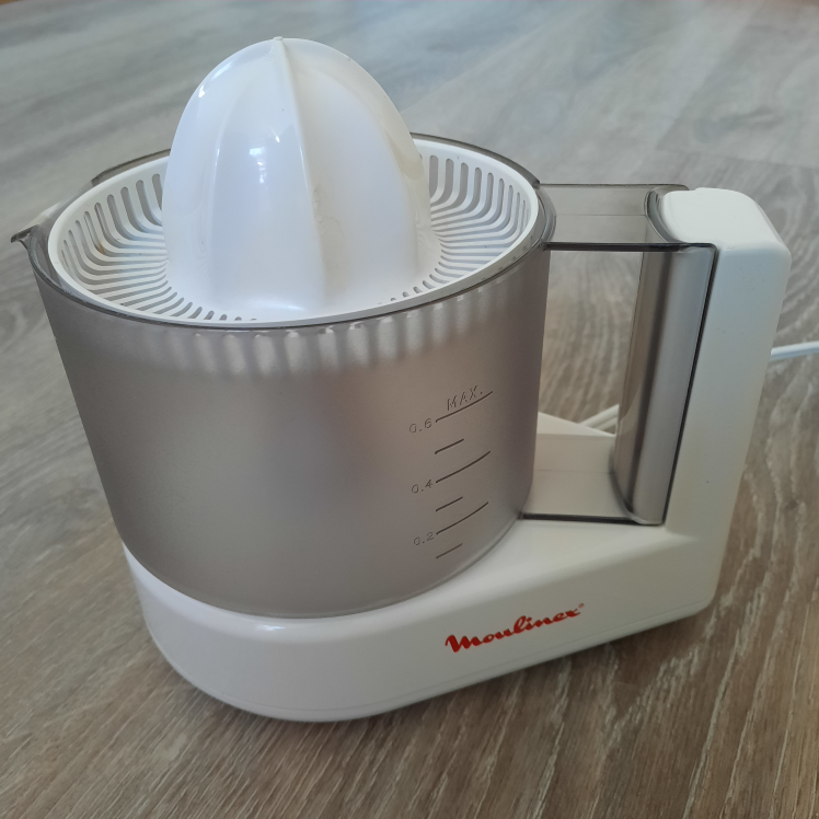 Electric Citrus Juicer Moulinec thumbnail